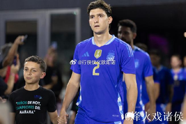 巴莱尔迪被德泽尔比冷落,同时阿根廷中卫梅迪纳则得到机会 巴莱尔迪被德泽尔比冷落,同时阿根廷中卫梅迪纳则得到机会