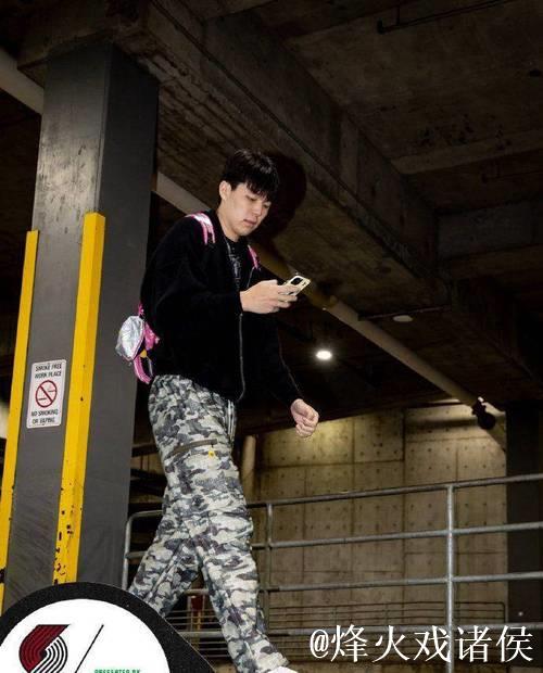 杨瀚森被下放发展联盟,每天领取150美元餐补且路费全报销,超时还能按头等舱报销费用,球队发钱不走流程,NBA基础保障令人羡慕 杨瀚森被下放发展联盟,每天领取150美元餐补且路费全报销,超时还能按头等舱报销费用,球队发钱不走流程,NBA基础保障令人羡慕