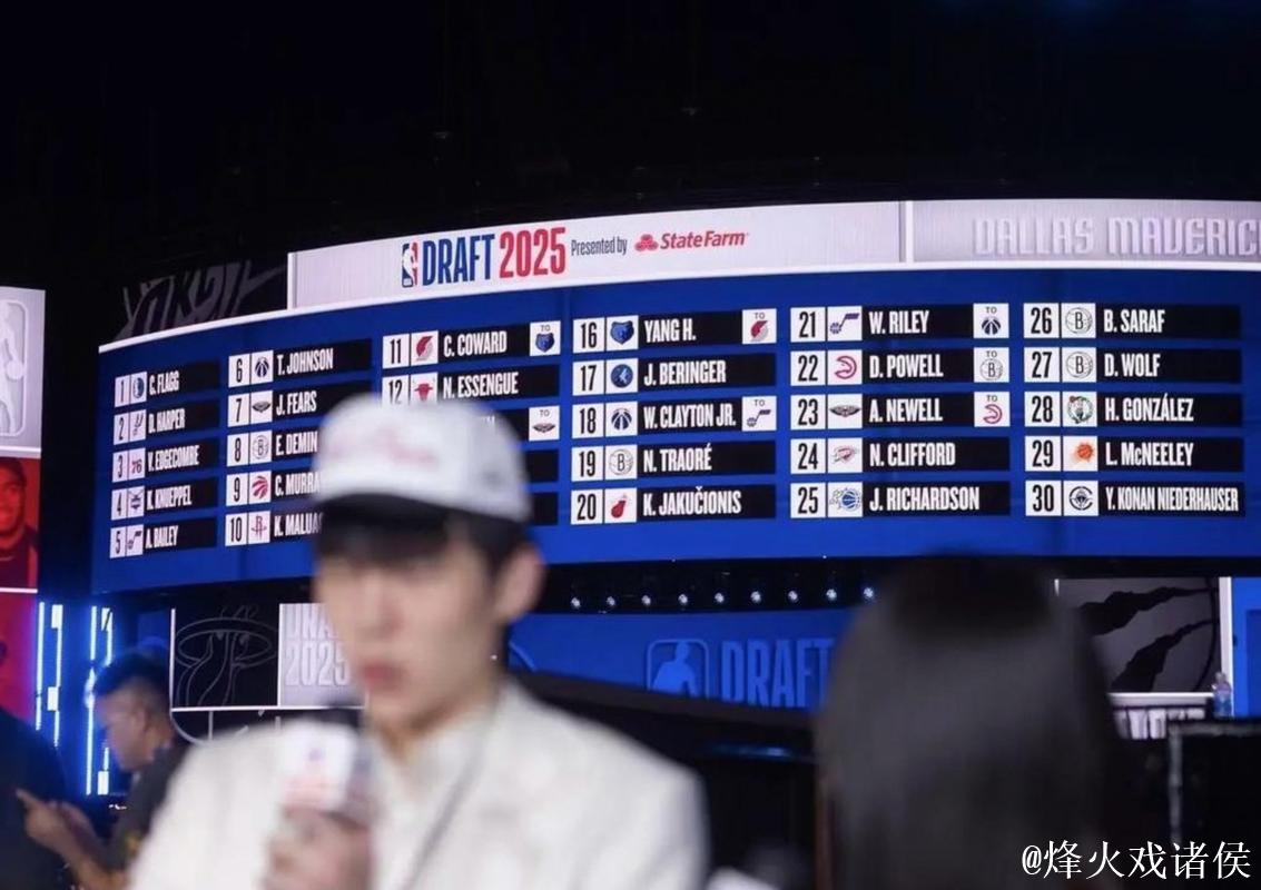 杨瀚森被下放发展联盟,每天领取150美元餐补且路费全报销,超时还能按头等舱报销费用,球队发钱不走流程,NBA基础保障令人羡慕 杨瀚森被下放发展联盟,每天领取150美元餐补且路费全报销,超时还能按头等舱报销费用,球队发钱不走流程,NBA基础保障令人羡慕