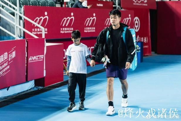 香港赛吴易昺横扫晋级次轮 黄泽林双打开门红