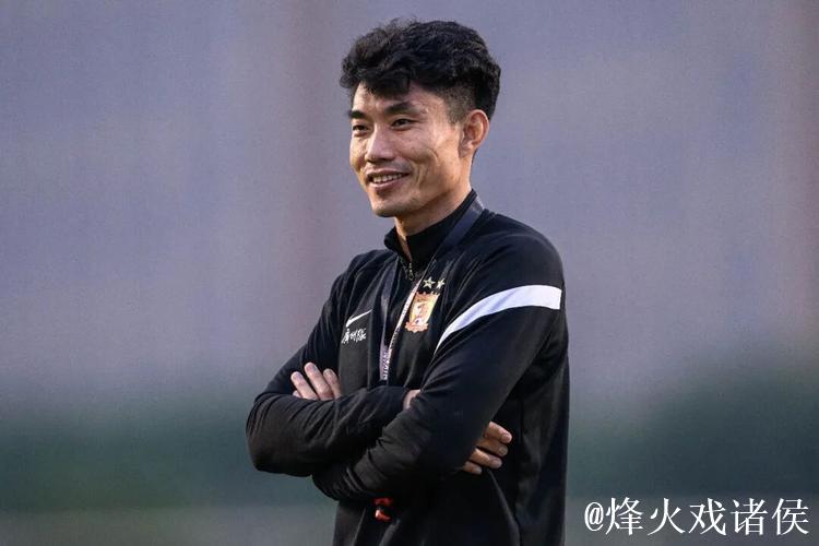 郑智出任青岛西海岸足球俱乐部一线队主教练